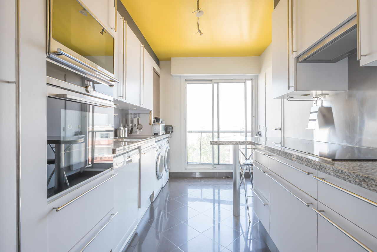 Roof top duplex with panoramic view