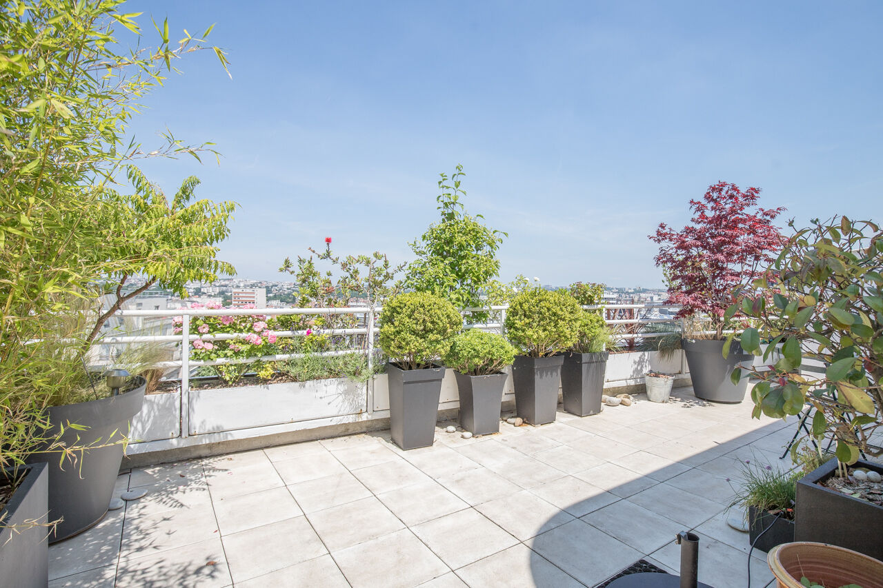 Roof top duplex with panoramic view