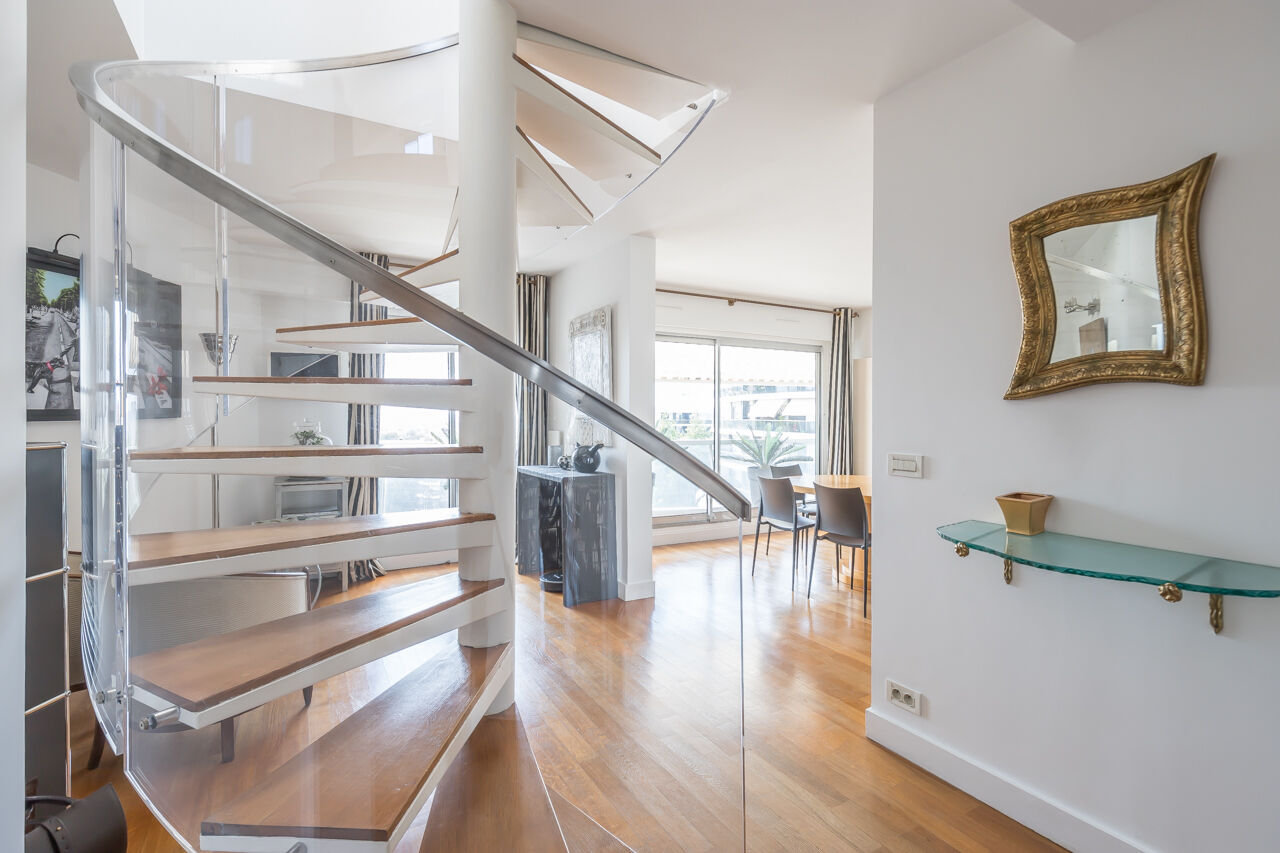 Roof top duplex with panoramic view