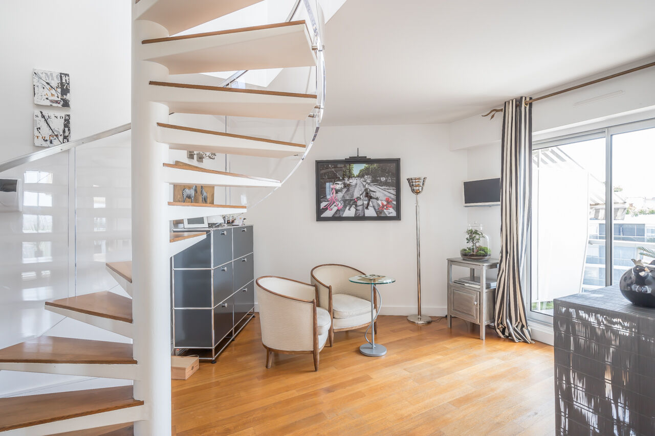 Roof top duplex with panoramic view