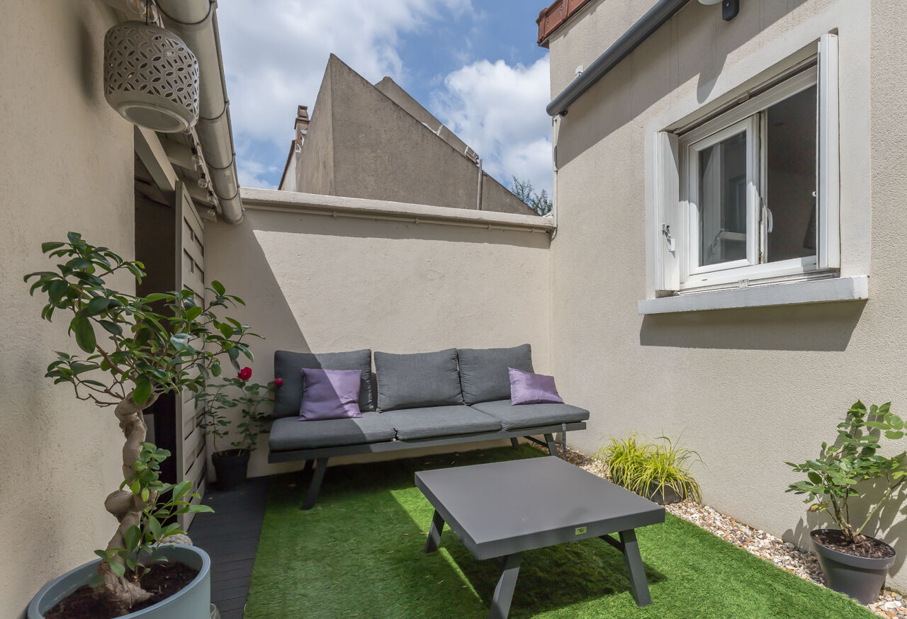 Townhouse with terrace