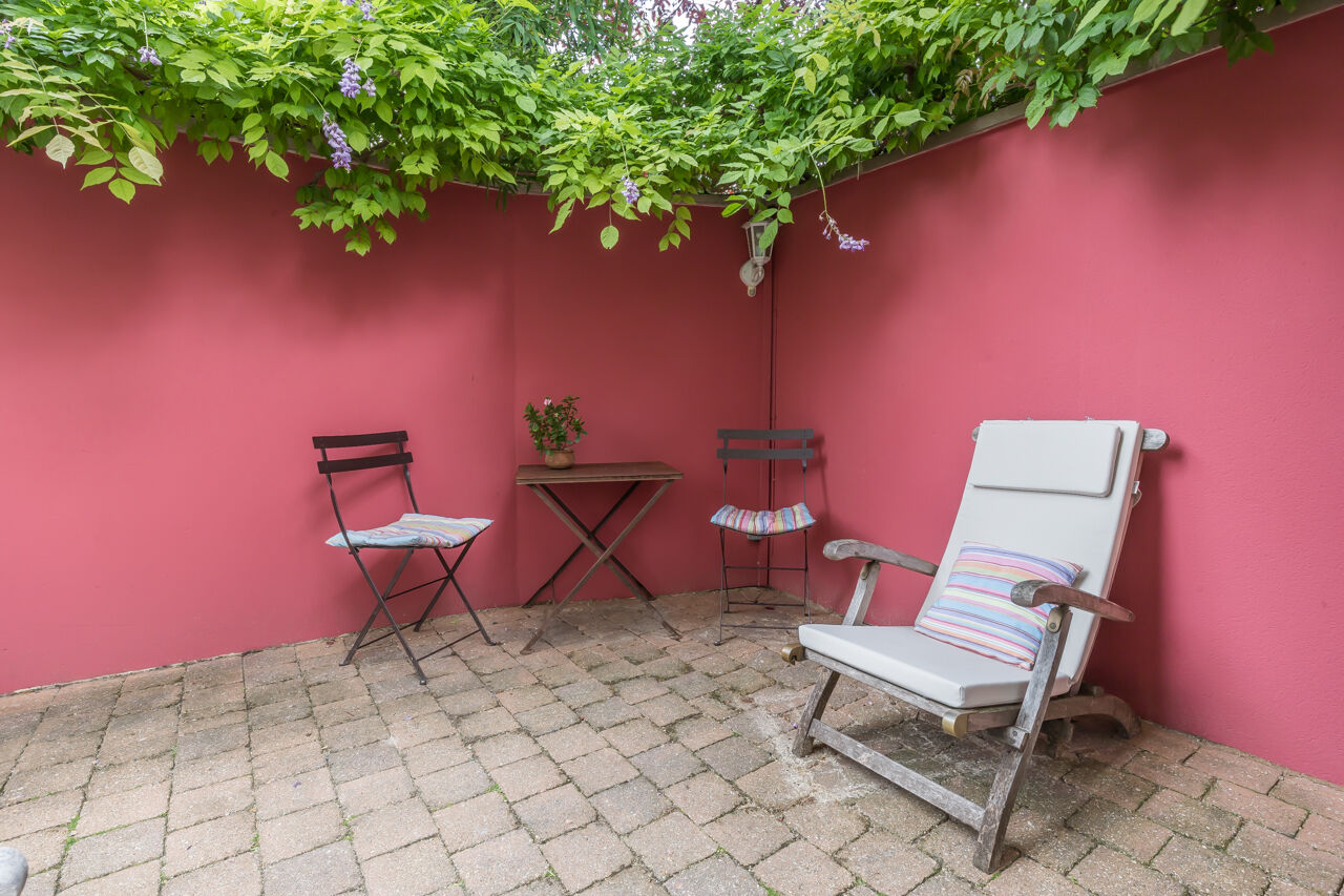 Former painting workshop transformed into a loft with patio and terrace