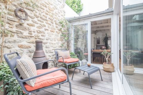 Former painting workshop transformed into a loft with patio and terrace