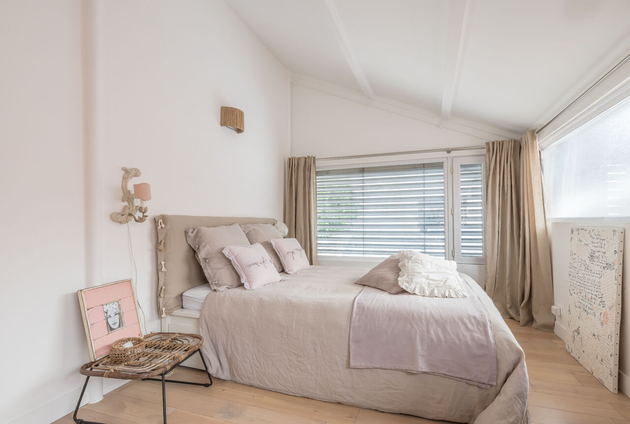 Former painting workshop transformed into a loft with patio and terrace