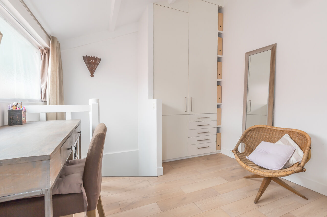 Former painting workshop transformed into a loft with patio and terrace