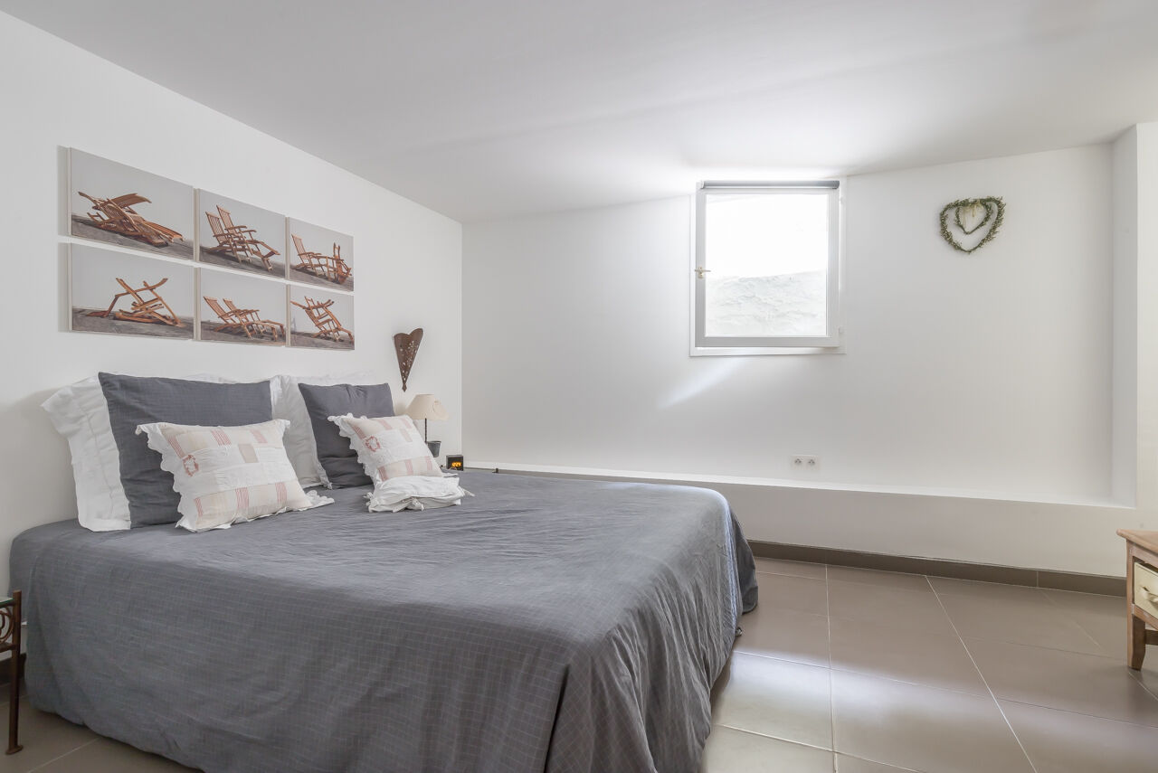 Former painting workshop transformed into a loft with patio and terrace