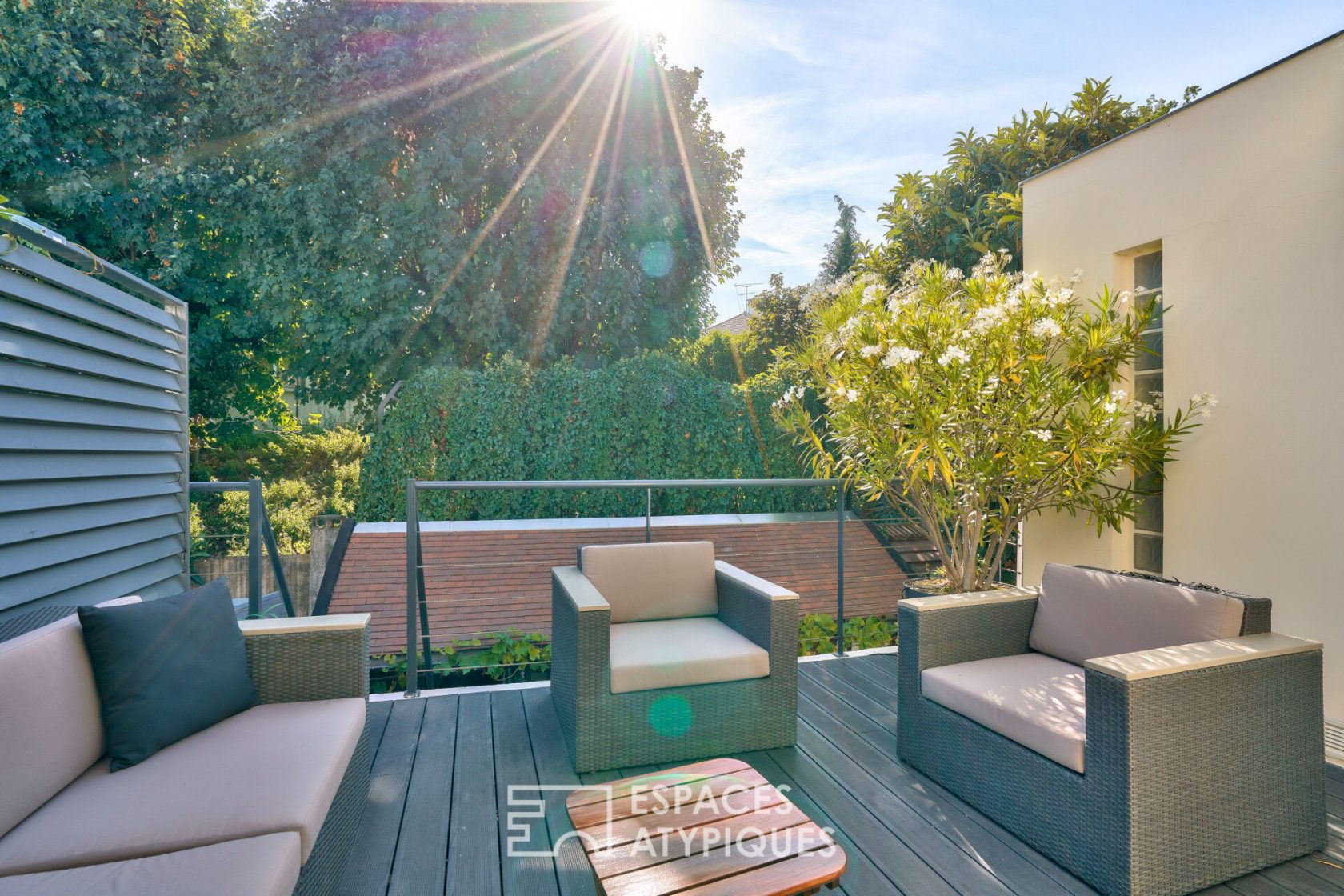 Former artist’s house with terrace, patio and independent studio