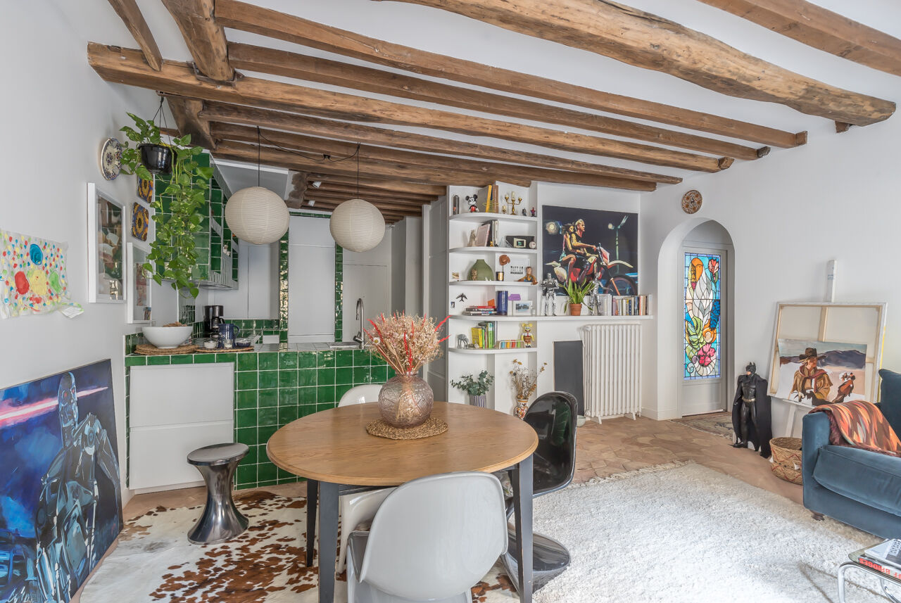 Family apartment with exposed beams