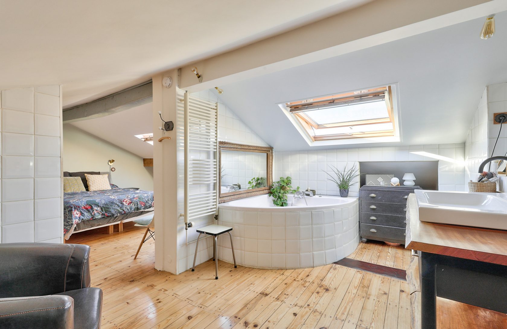 Townhouse with outbuilding, terrace and garden