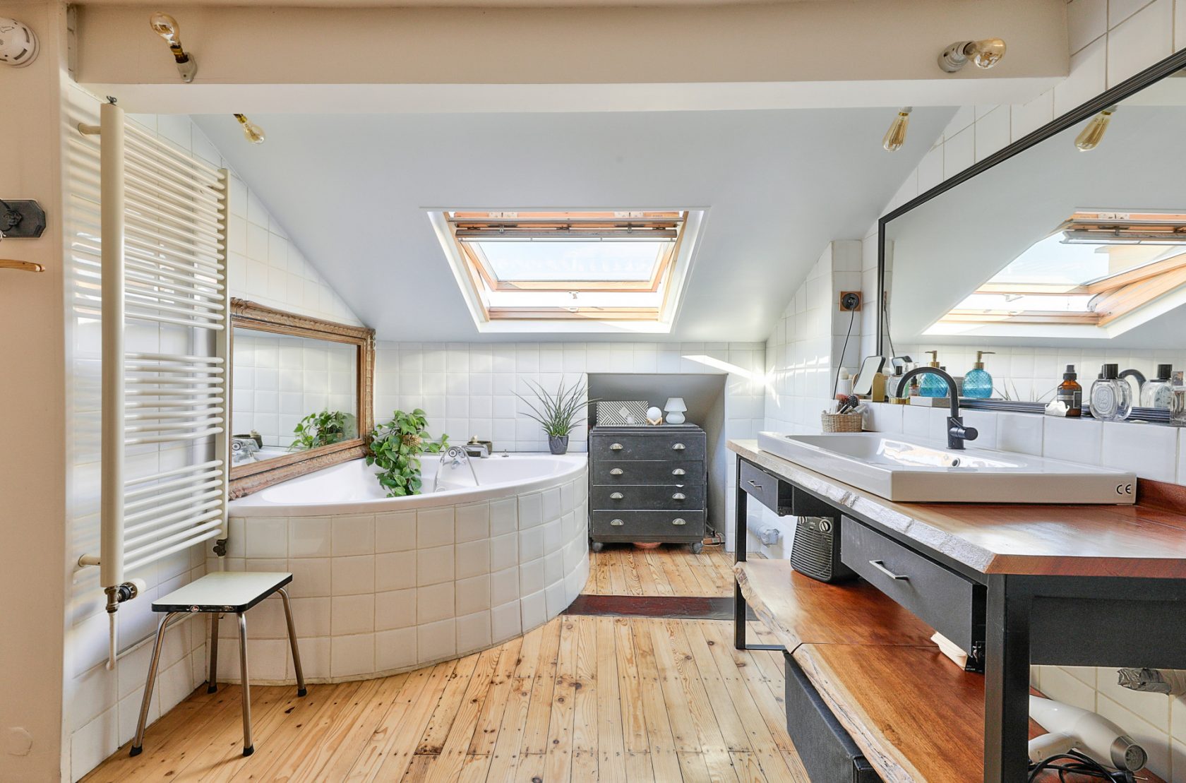 Townhouse with outbuilding, terrace and garden