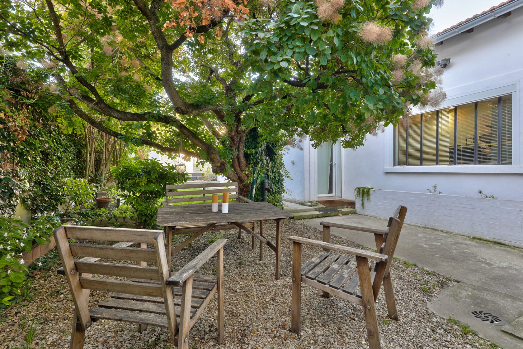 Townhouse with outbuilding, terrace and garden