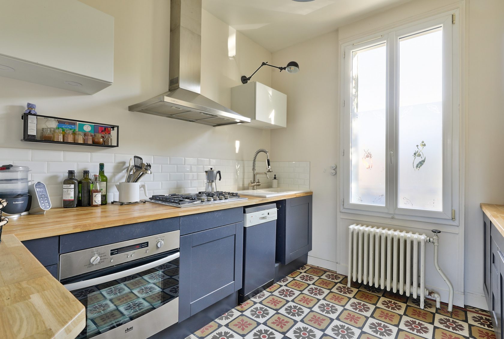 Townhouse with outbuilding, terrace and garden