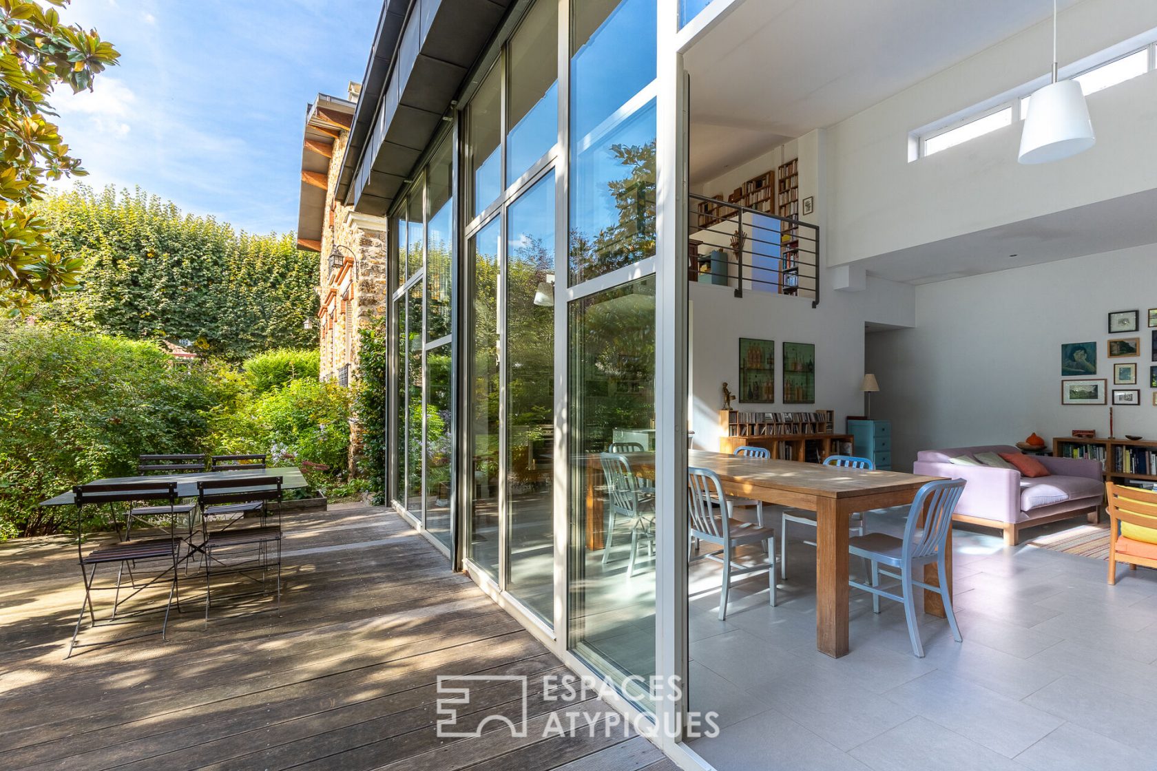 Chic millstone and its contemporary extension