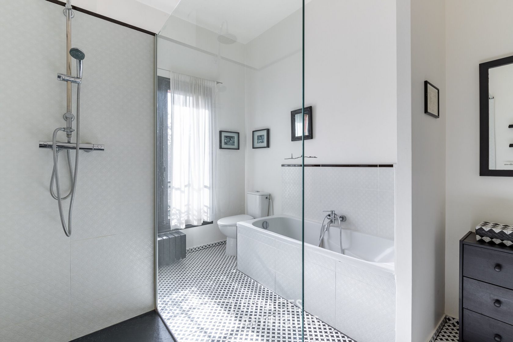 Chic millstone and its contemporary extension