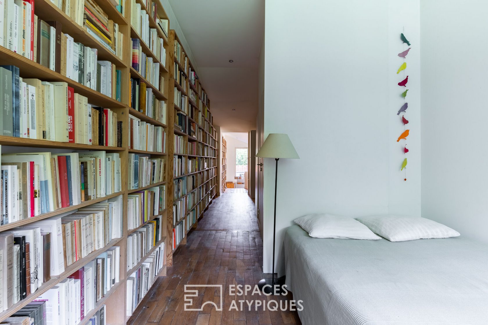 Chic millstone and its contemporary extension