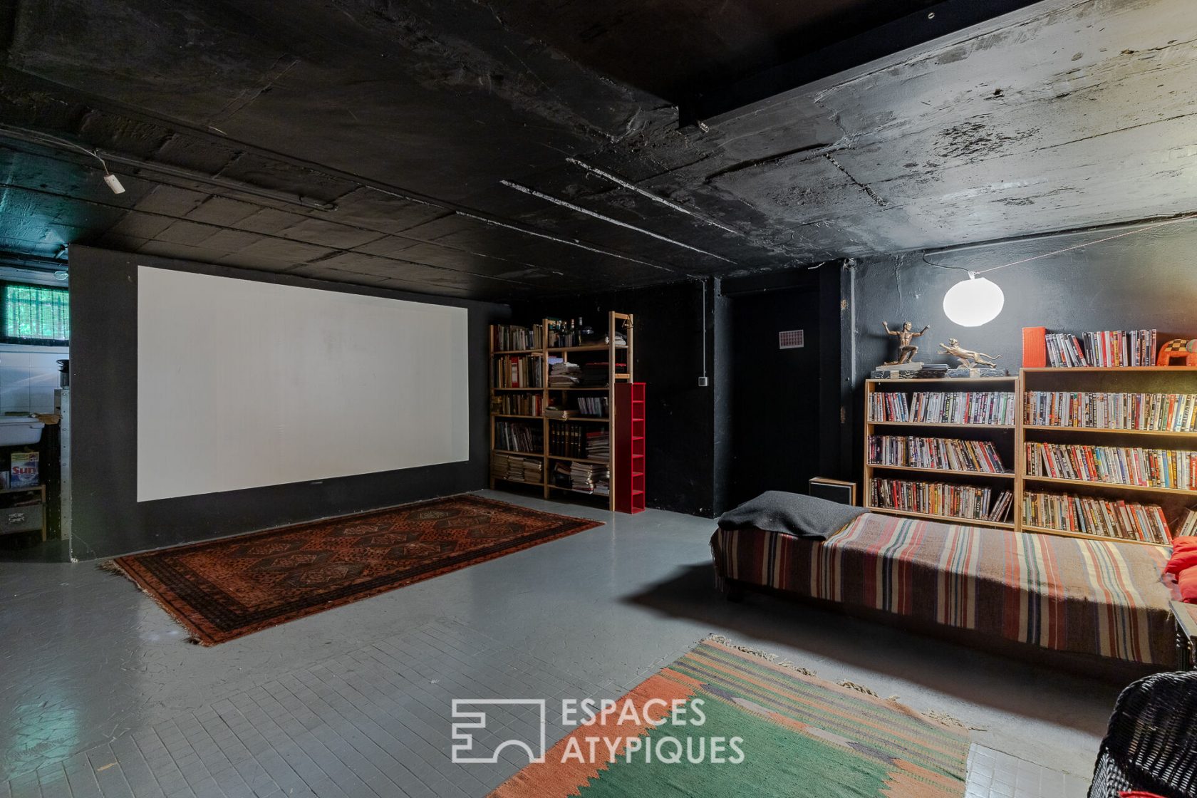 Chic millstone and its contemporary extension
