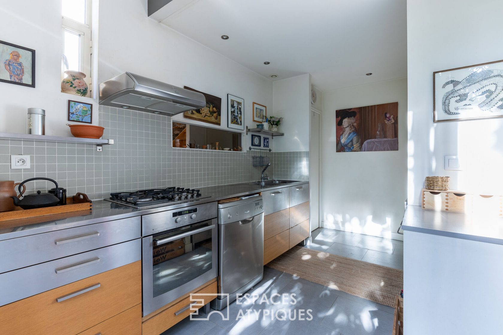 Chic millstone and its contemporary extension