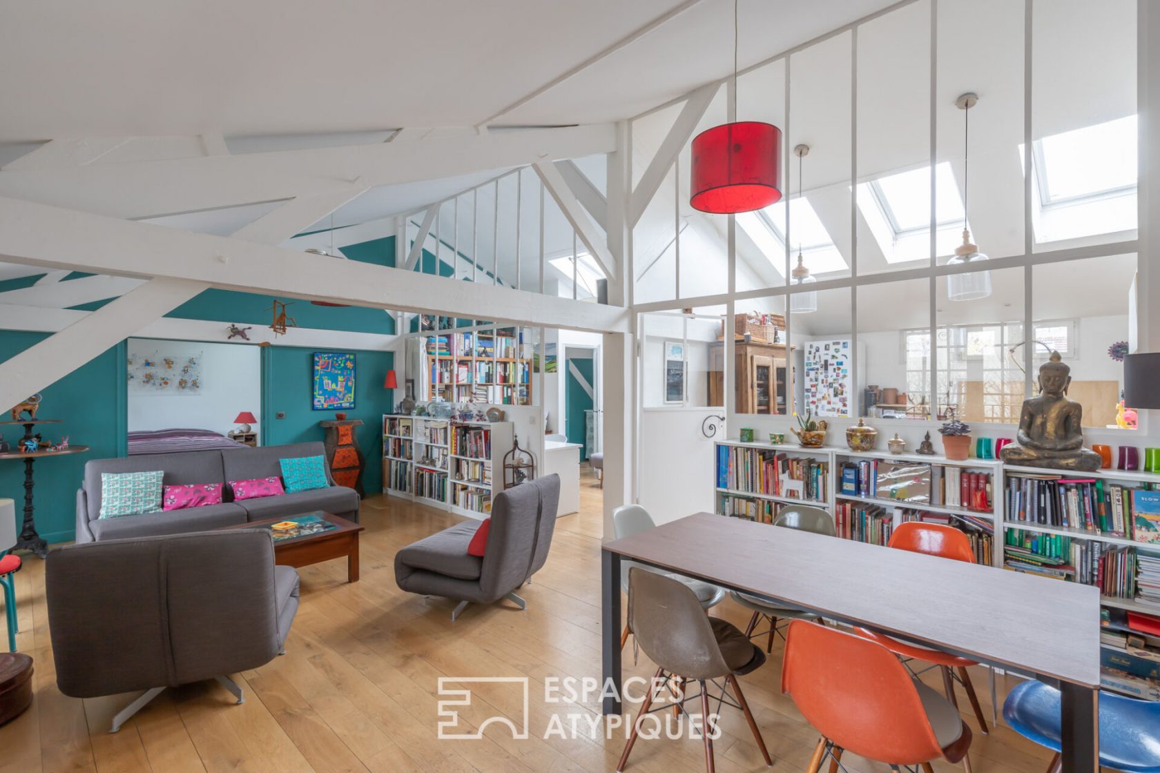 Loft with suspended terrace in a former limonaderie