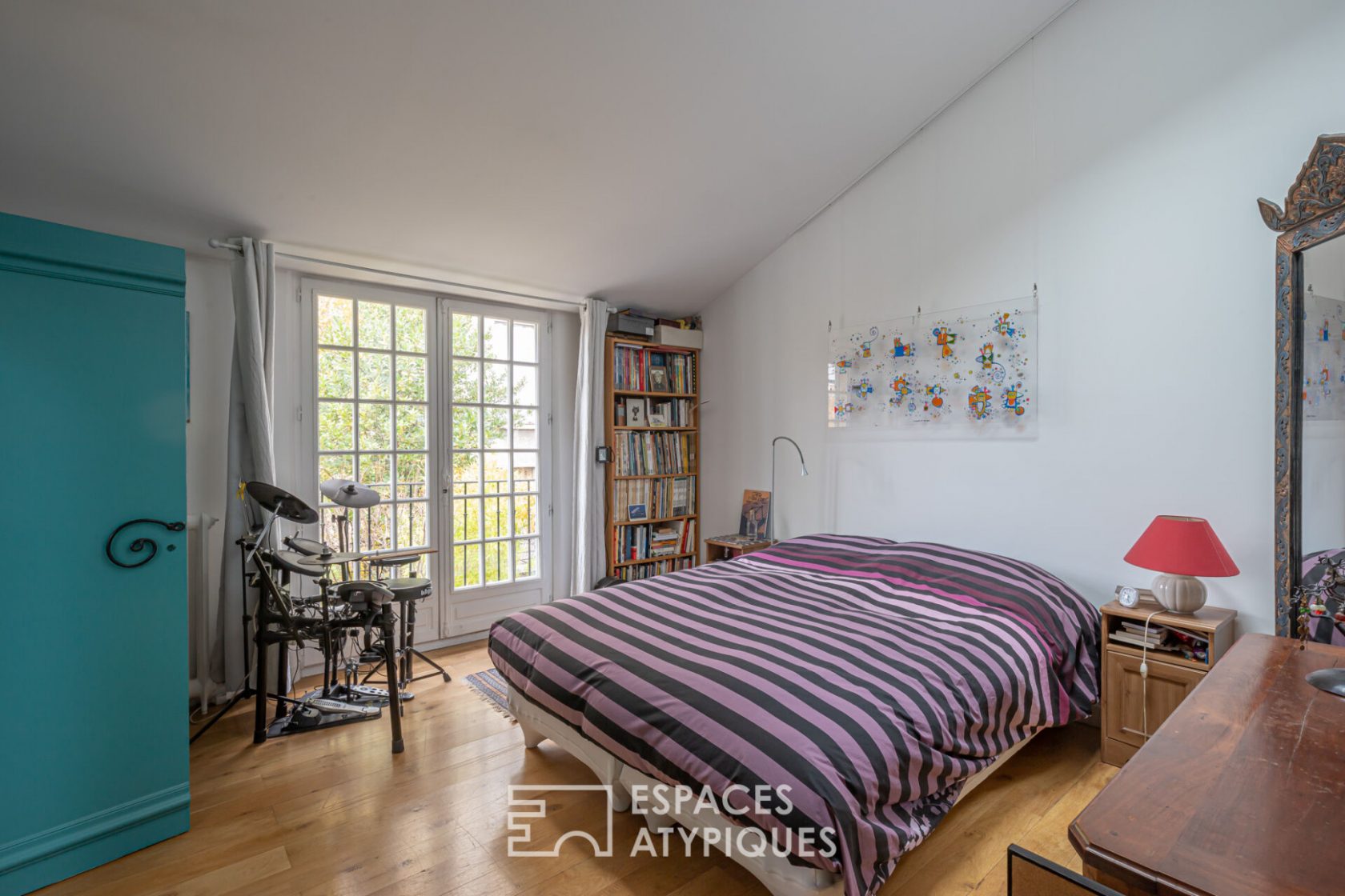 Loft with suspended terrace in a former limonaderie