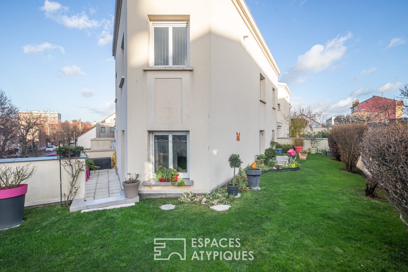 House-style triplex with garden and terraces