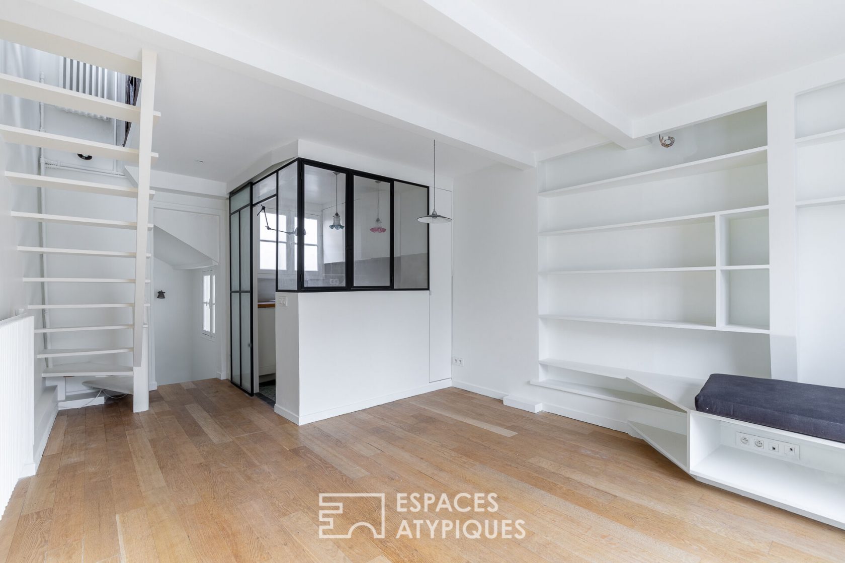 Rooftop duplex with terrace and view over the rooftops