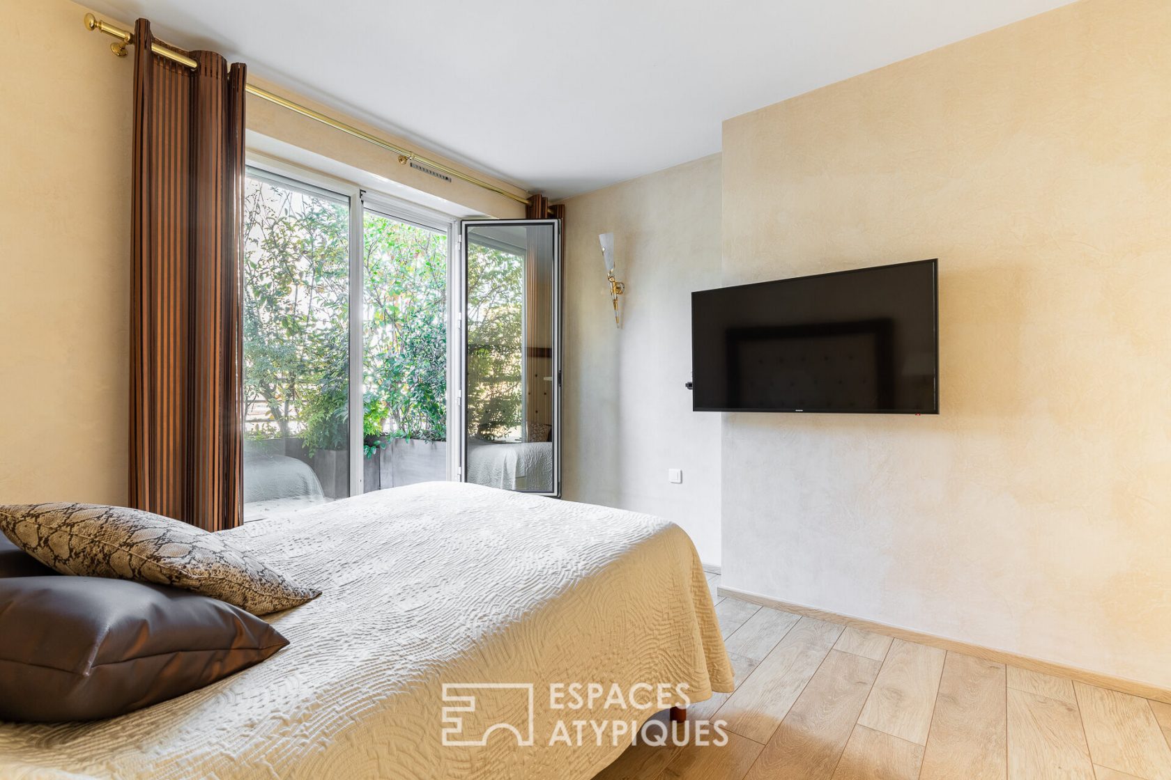 Top floor apartment with terrace near Montparnasse