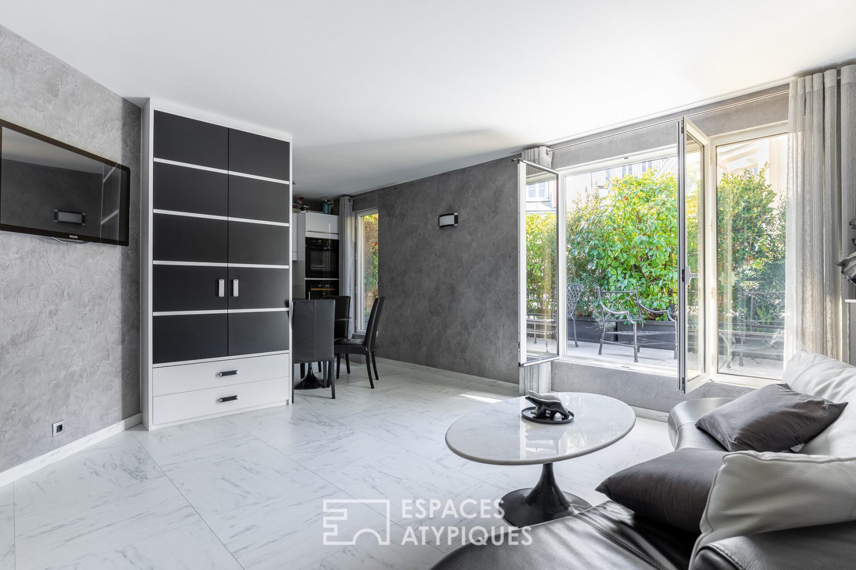 Top floor apartment with terrace near Montparnasse