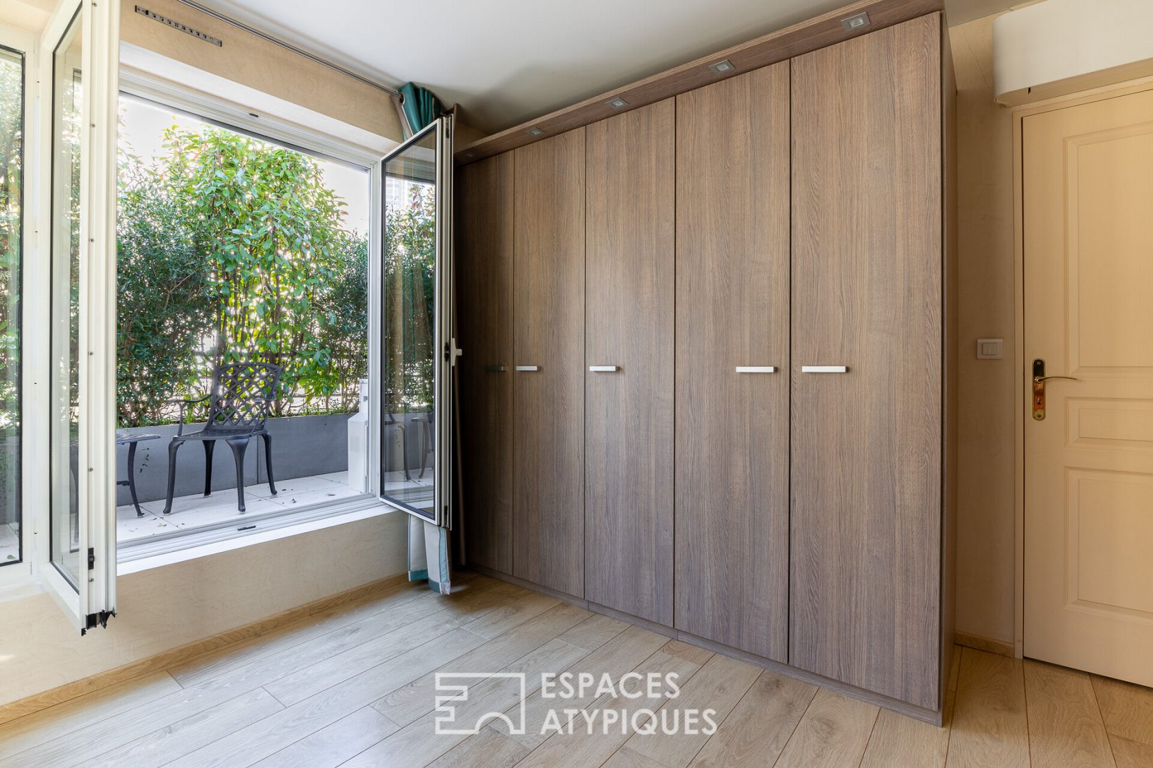 Top floor apartment with terrace near Montparnasse