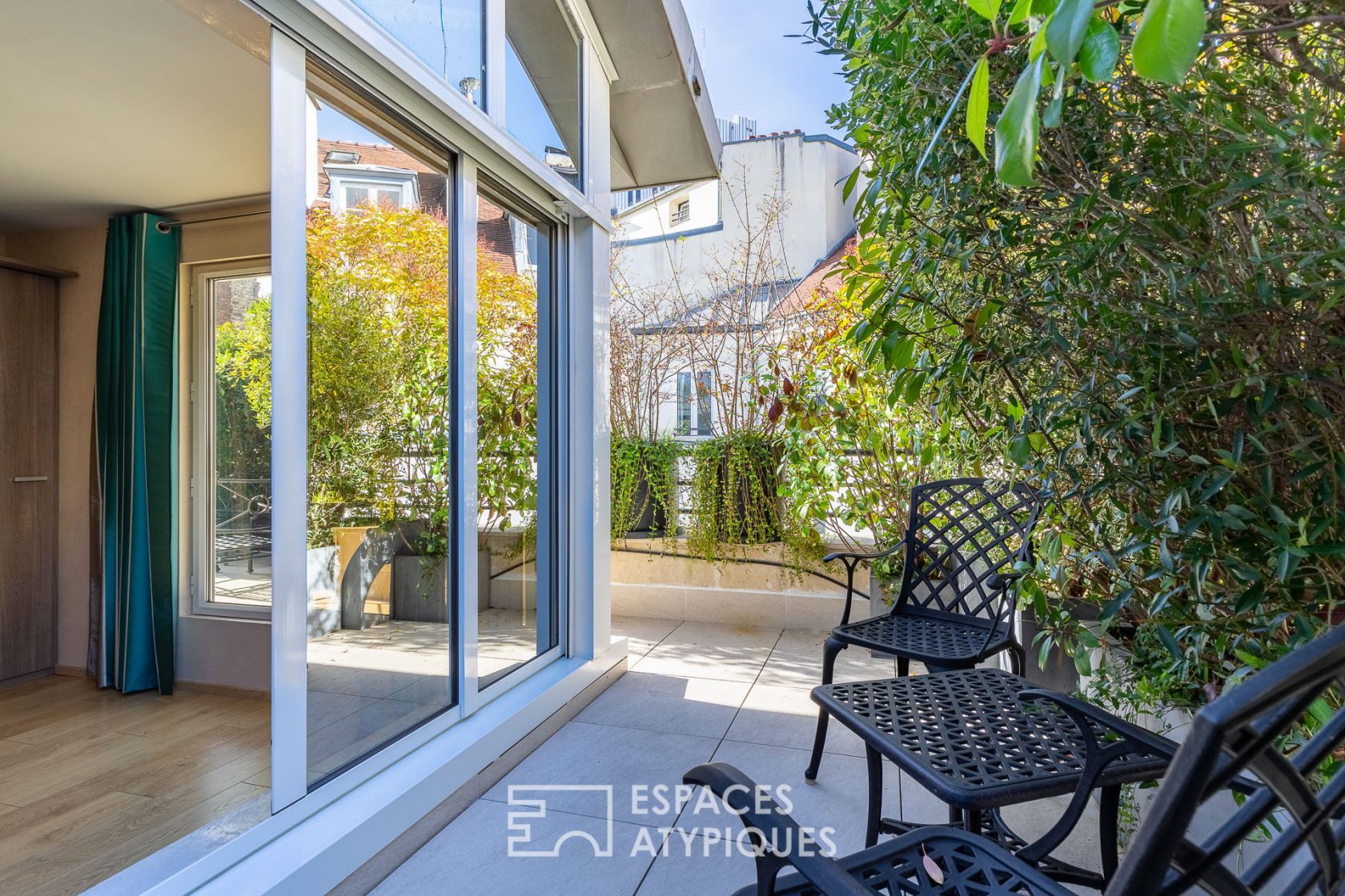 Top floor apartment with terrace near Montparnasse