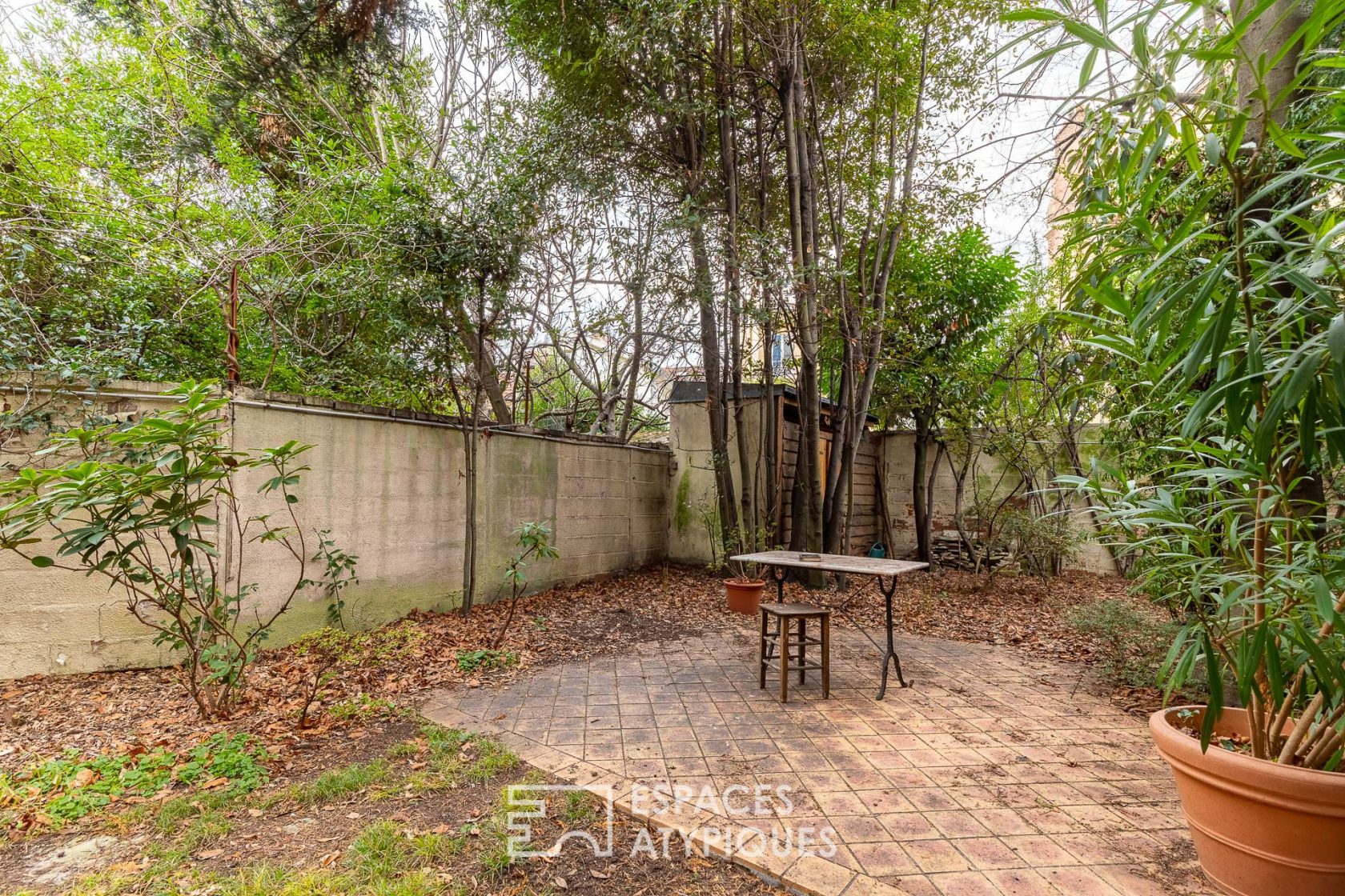Family house to reinvent and its garden