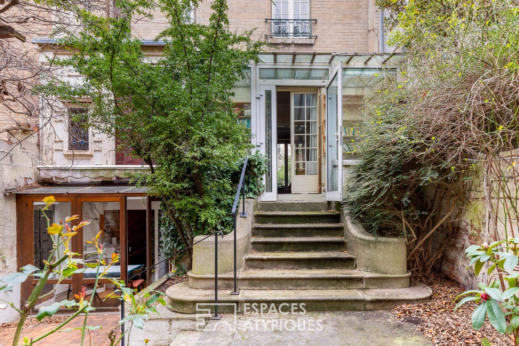 Family house to reinvent and its garden