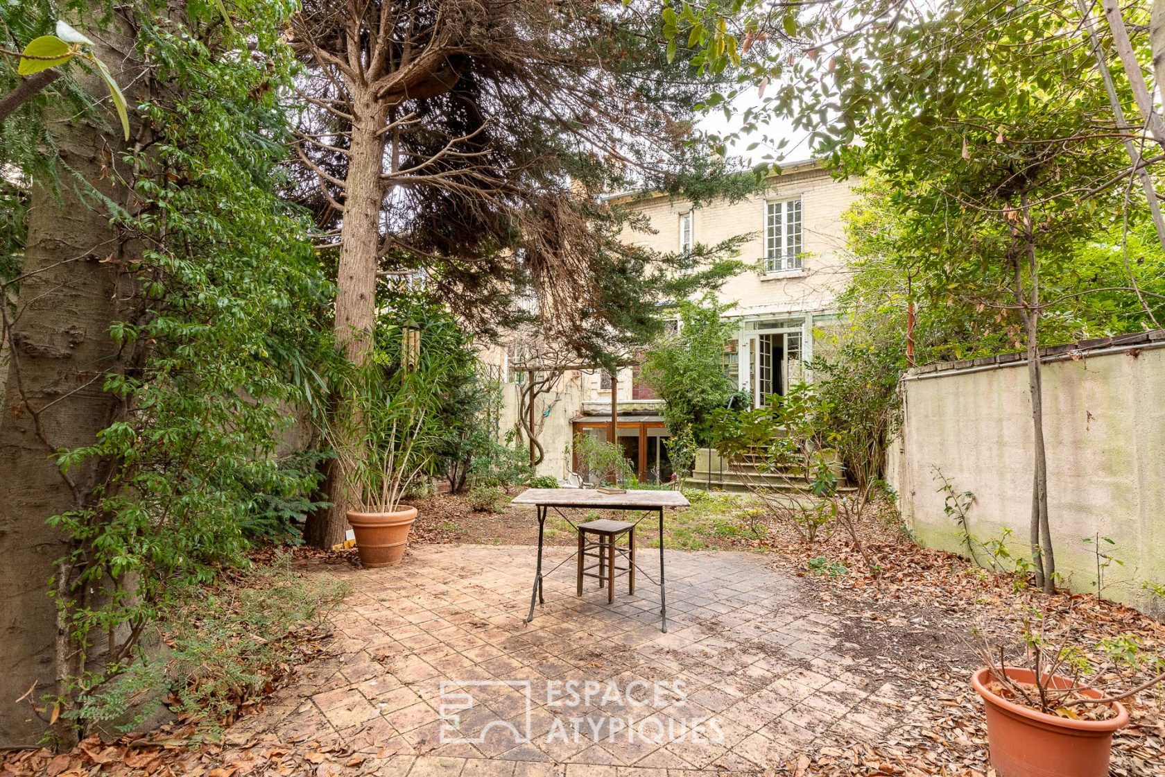 Family house to reinvent and its garden