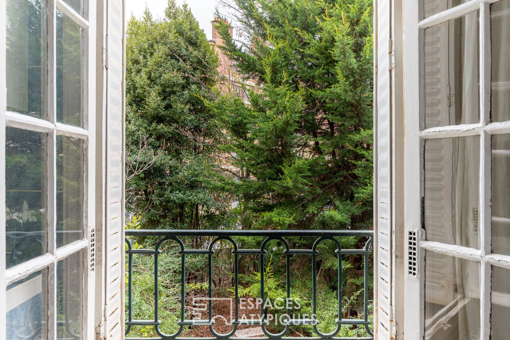Family house to reinvent and its garden