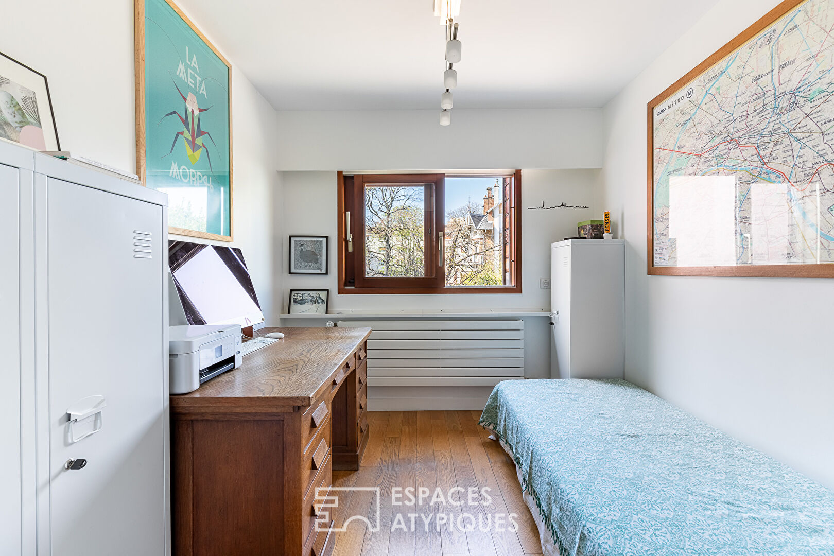 ownhouse with contemporary notes