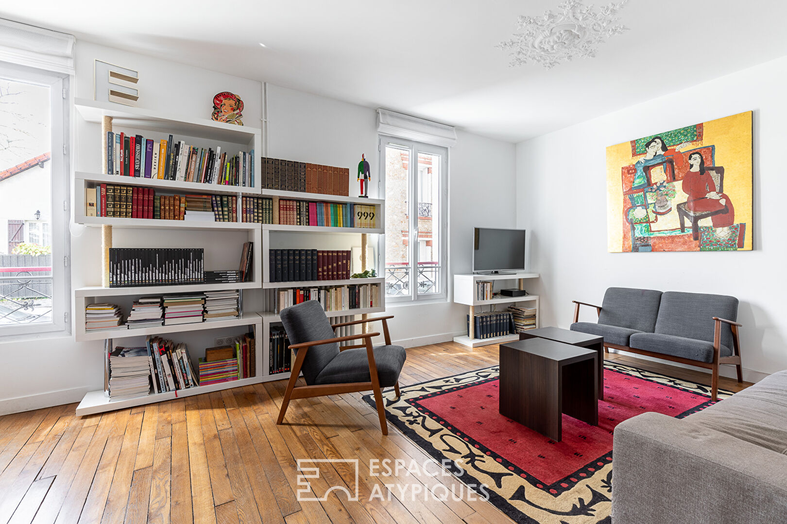 ownhouse with contemporary notes