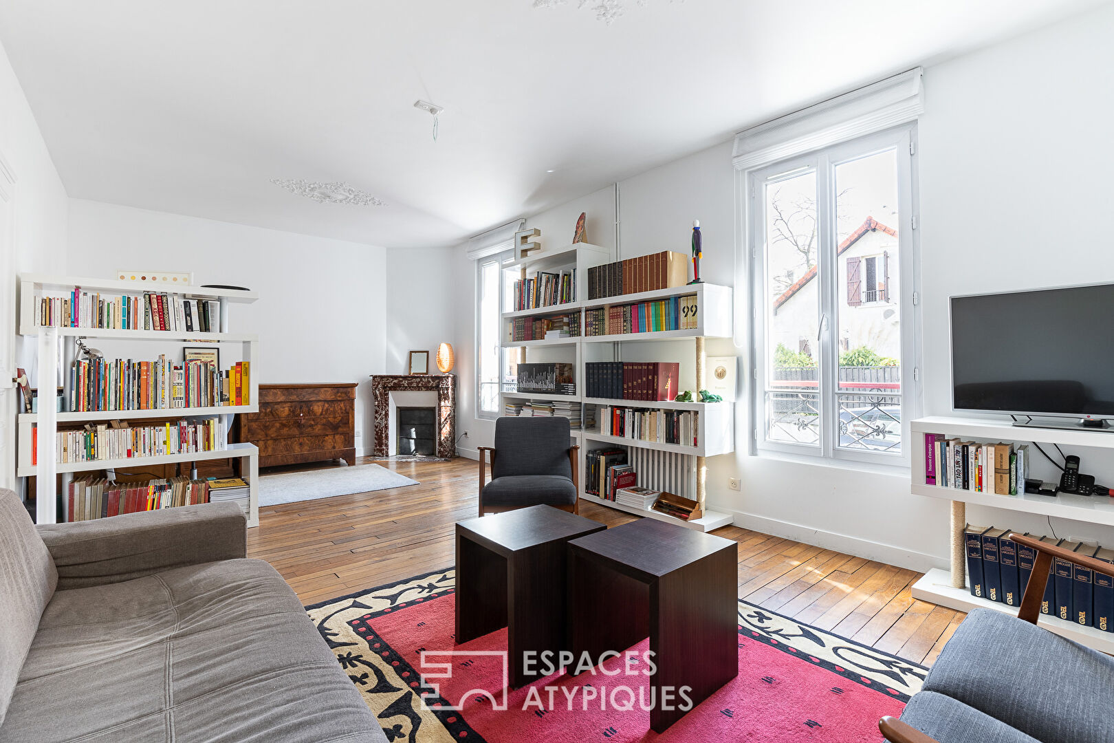 ownhouse with contemporary notes
