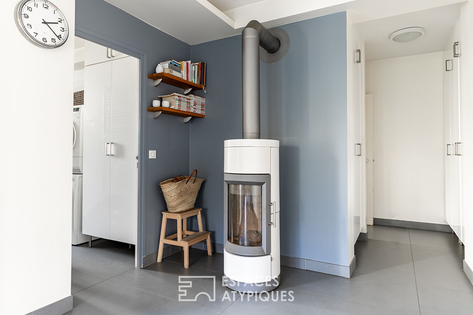 ownhouse with contemporary notes