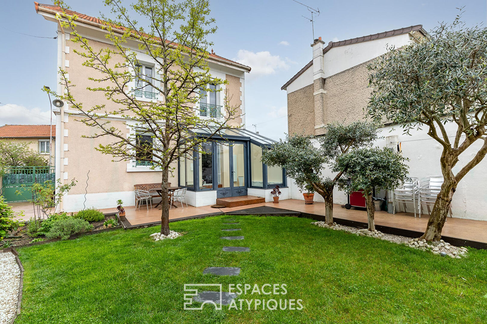 House revisited by architect with garden, terrace and outbuilding