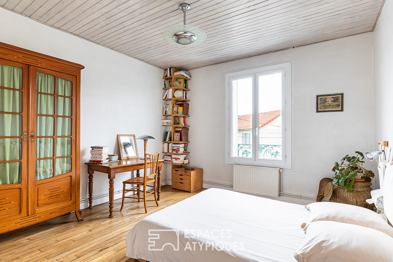 House revisited by architect with garden, terrace and outbuilding
