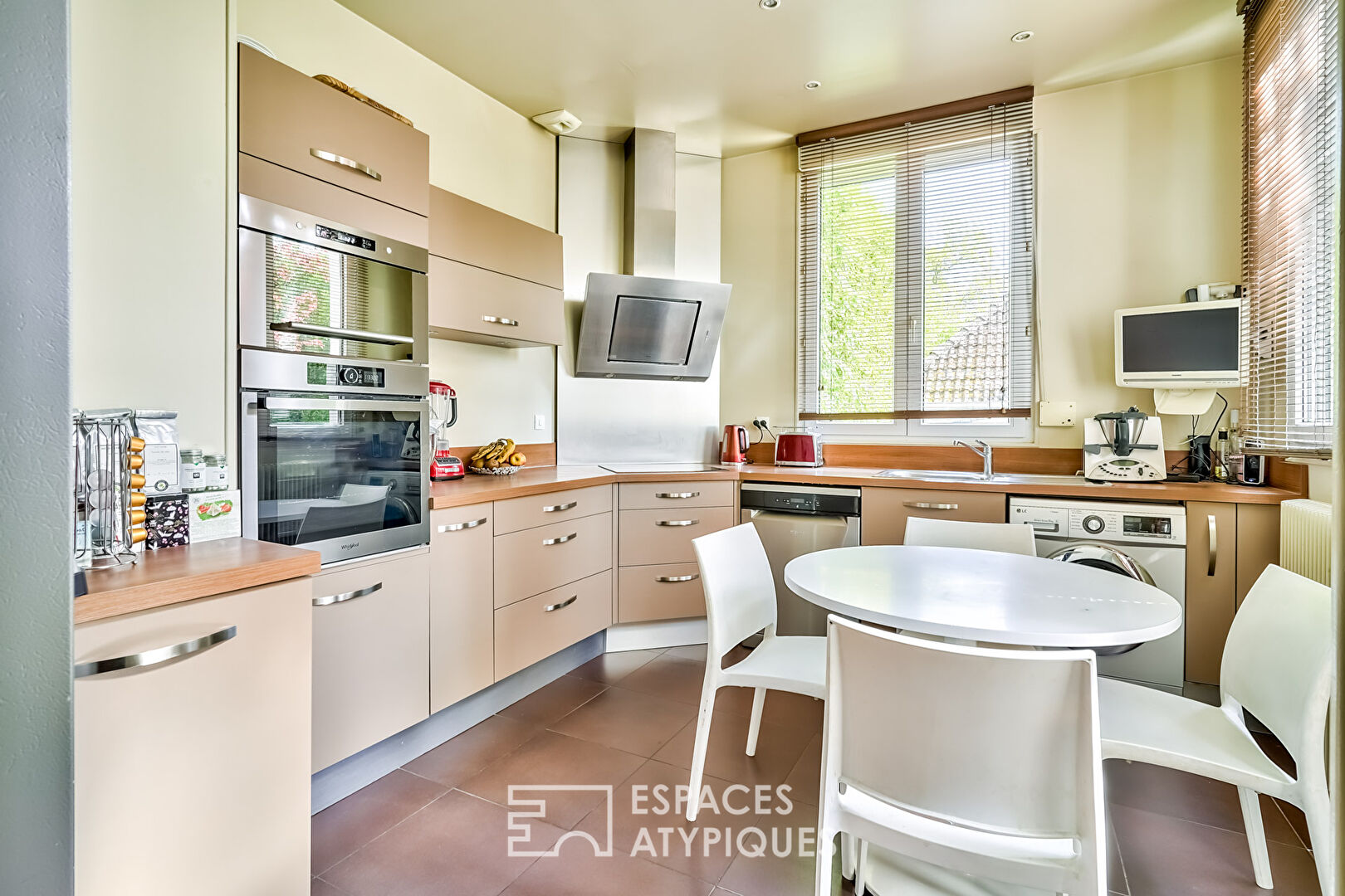 Family house with garden and solarium