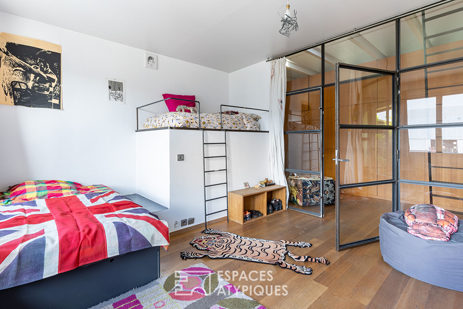 Loft en duplex avec deux terrasses dans une ancienne usine