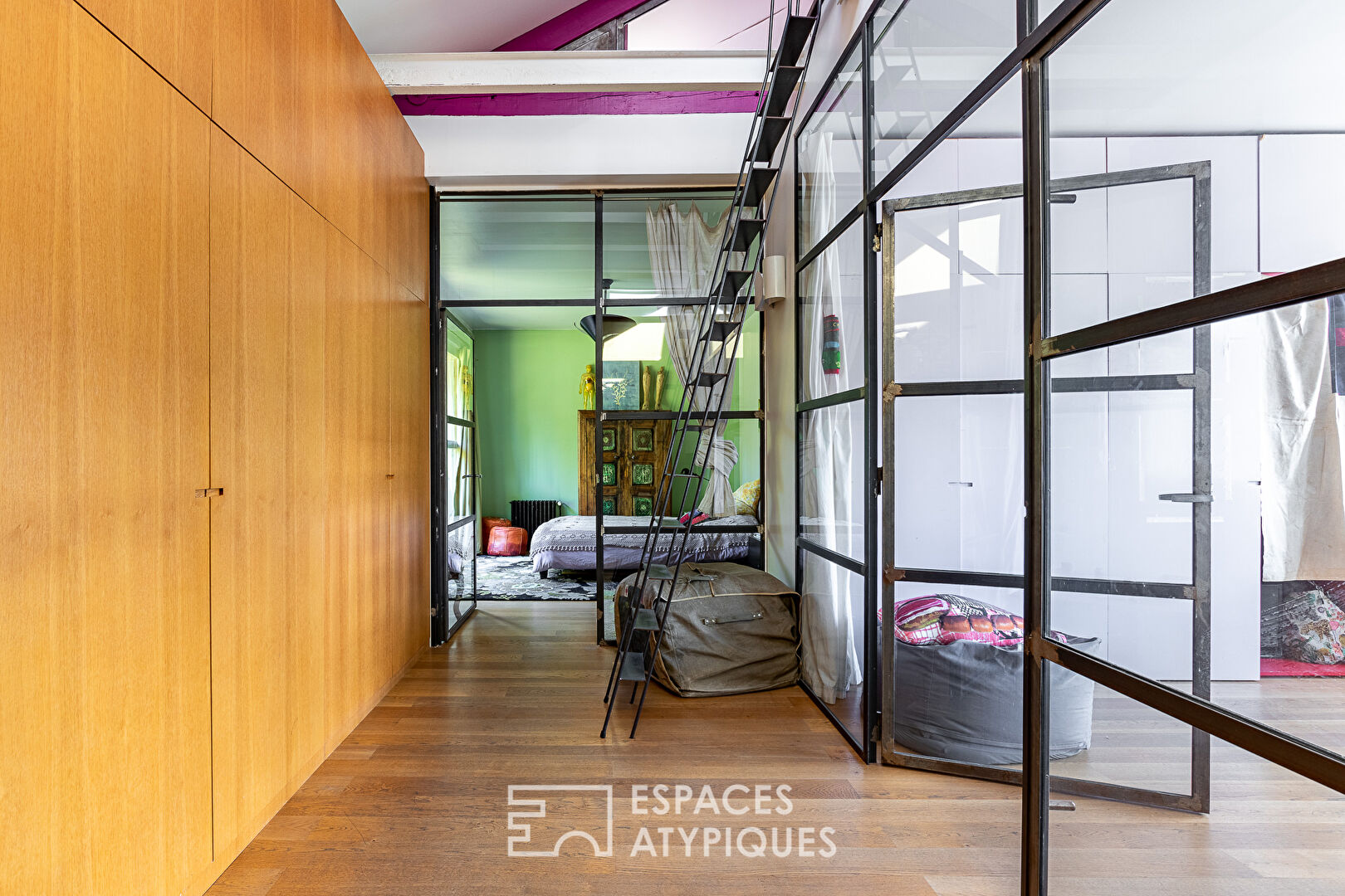 Loft en duplex avec deux terrasses dans une ancienne usine