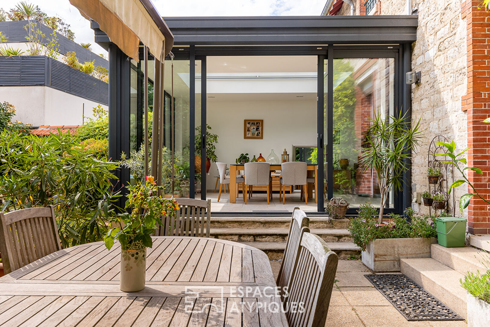Family house with a medieval past and its sumptuous garden