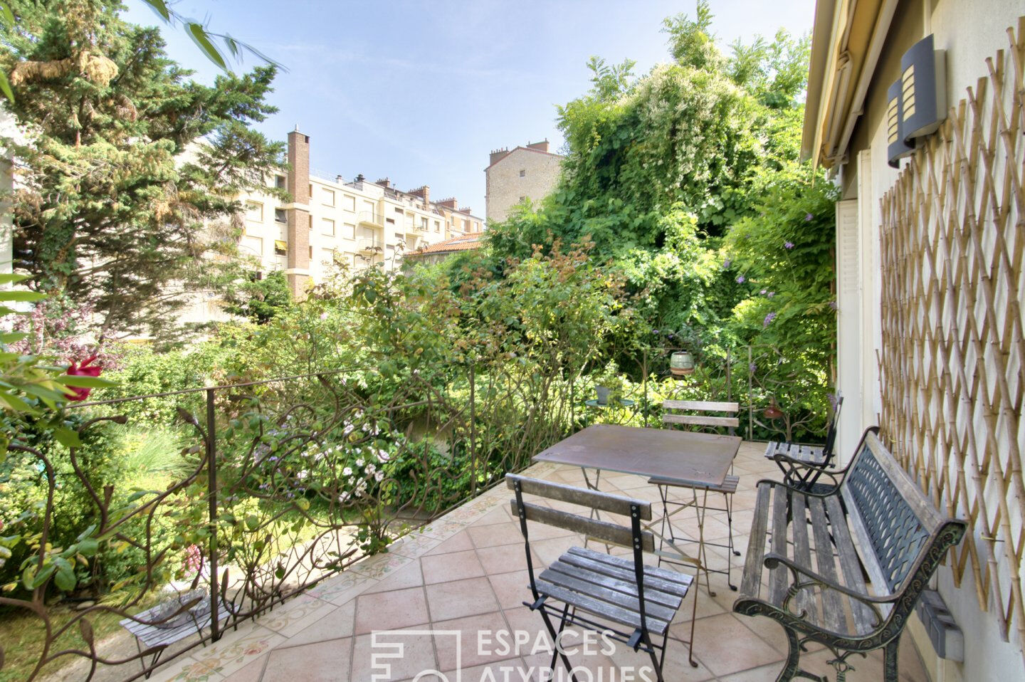 Apartment with garden in the city center