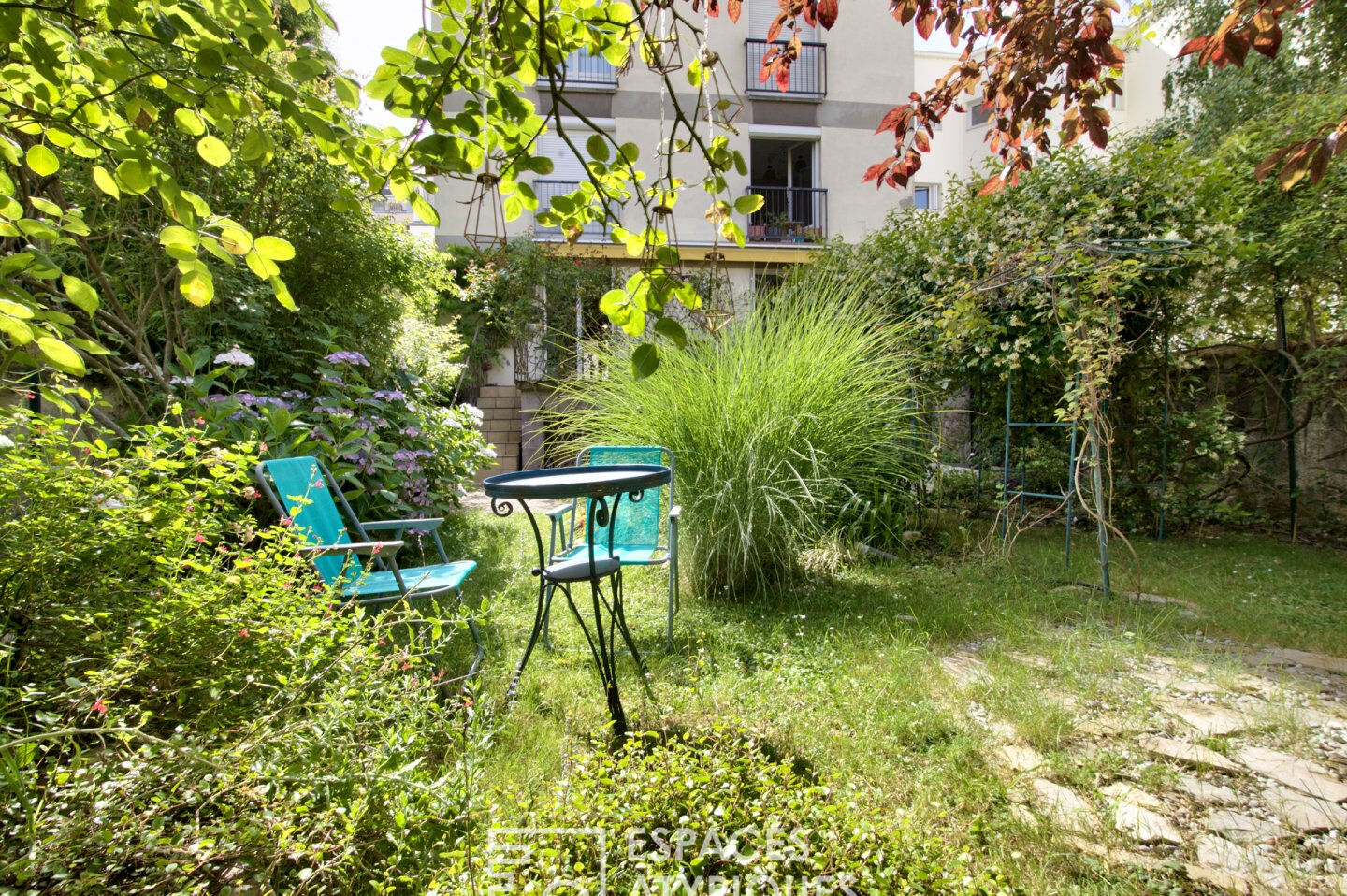 Apartment with garden in the city center