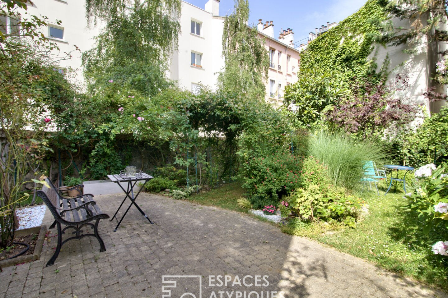 Apartment with garden in the city center