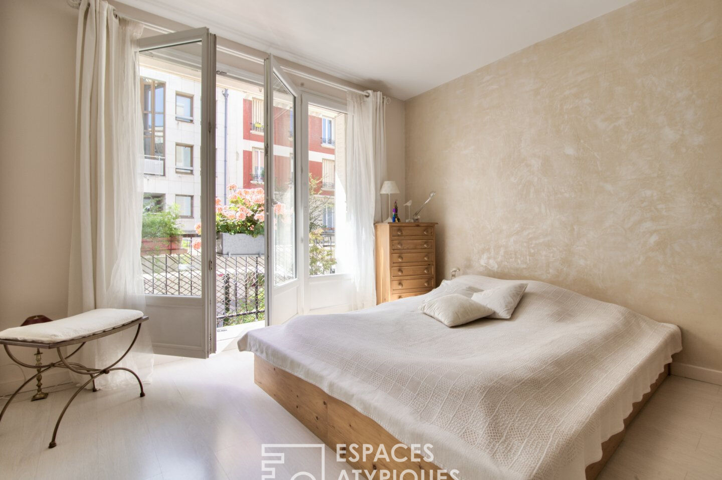 Apartment with garden in the city center