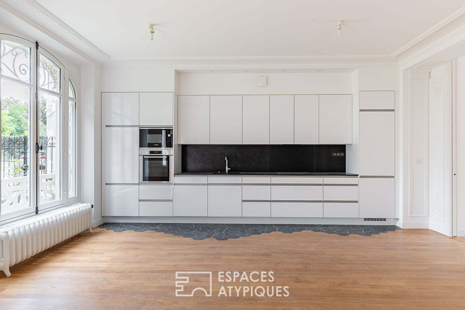 Contemporary apartment with garden in the heart of town