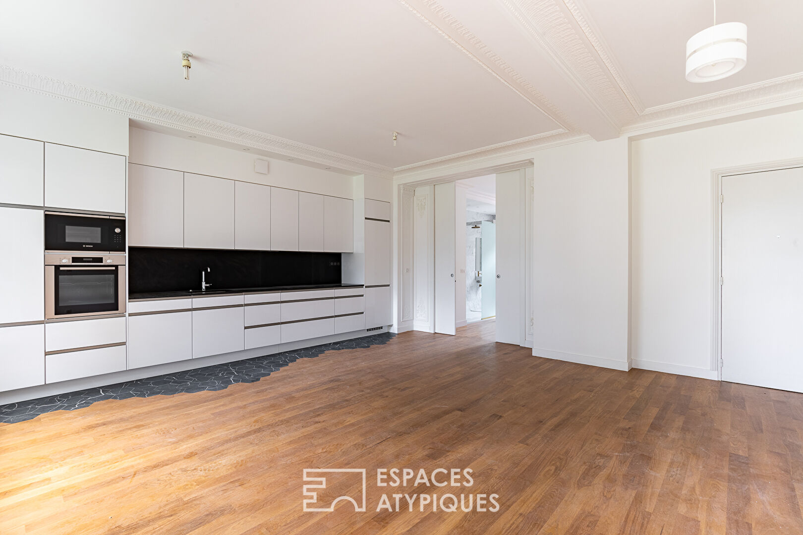 Contemporary apartment with garden in the heart of town