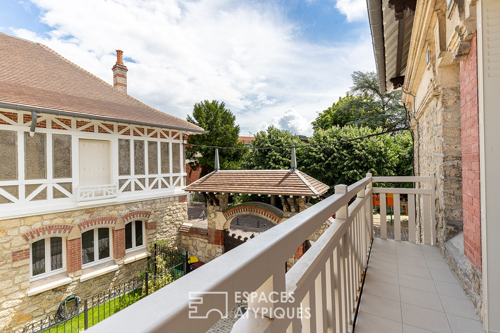 Appartement contemporain avec balcon et verrière en coeur de ville